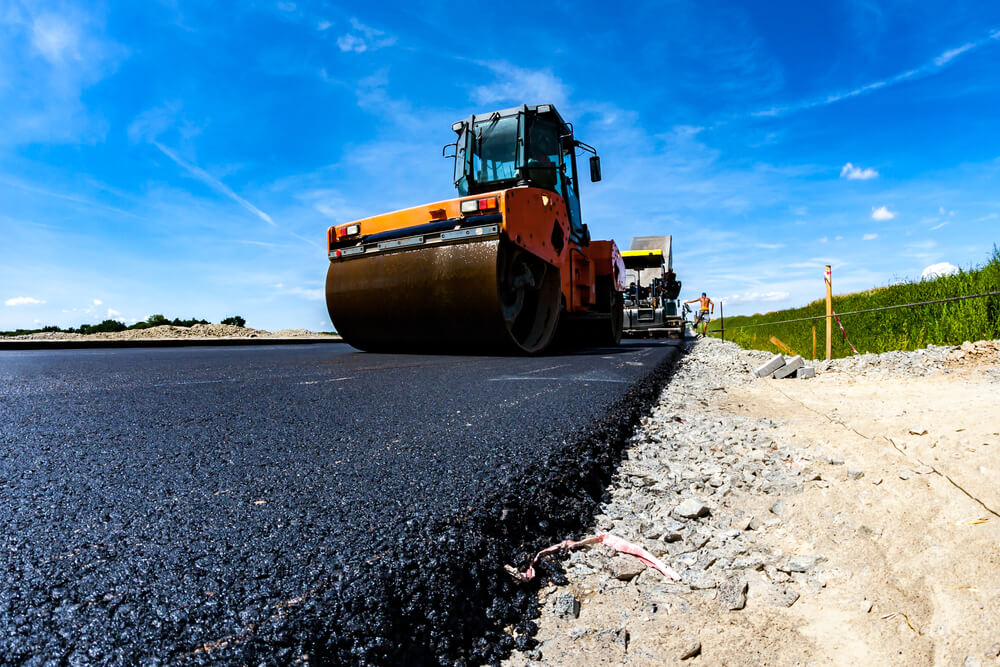 道路の締固めを行うローラー