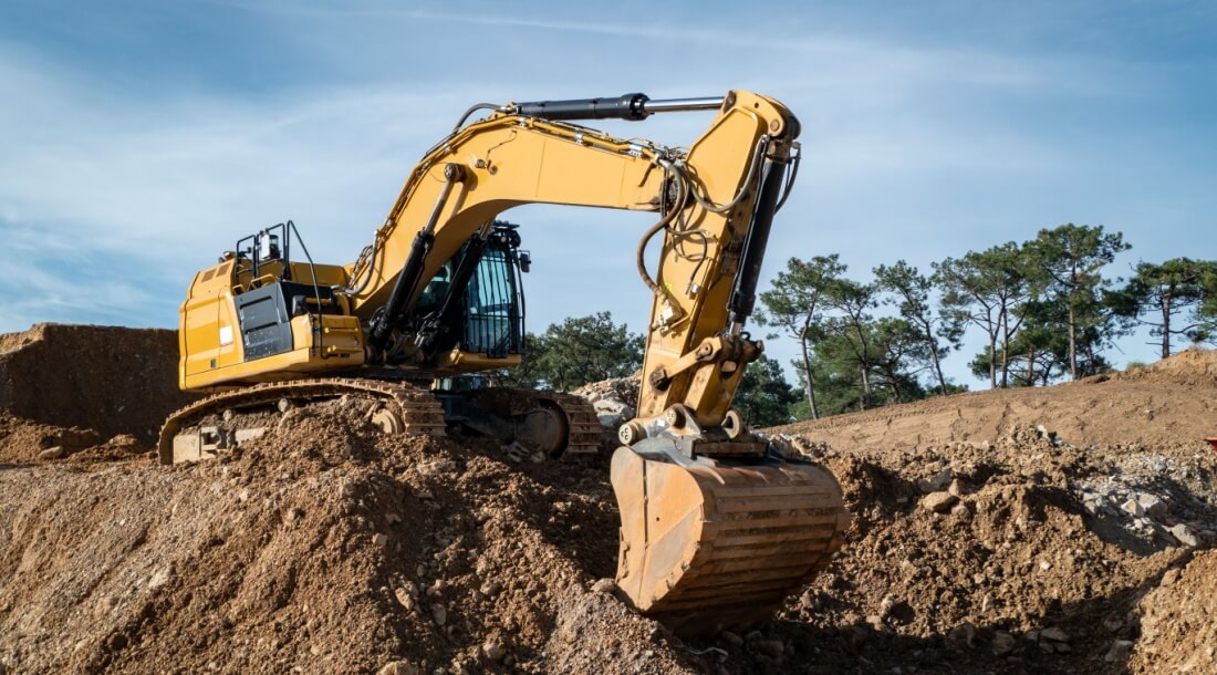 バックホウとは？特徴やショベルカーとの違い、資格を解説 