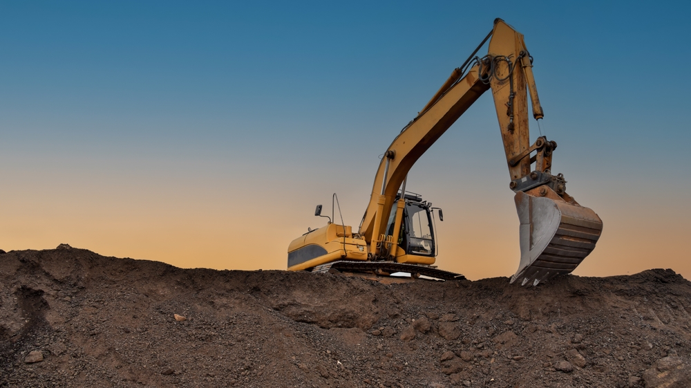 土砂の掘削を行う油圧ショベル