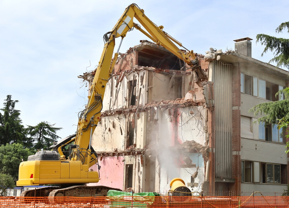 解体重機による作業