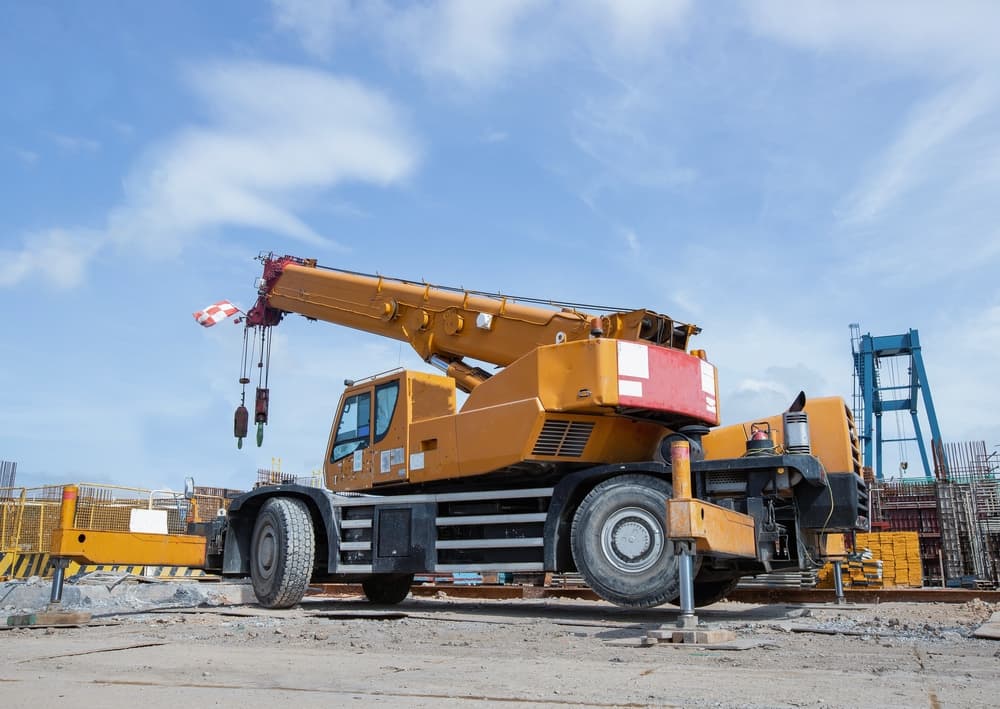 側面から見たラフタークレーン