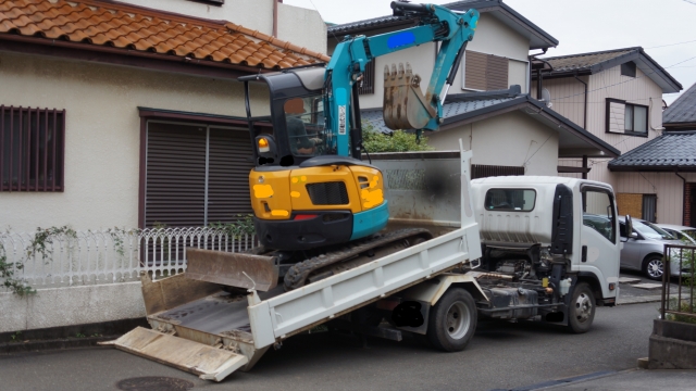 後方から見たローダーダンプ