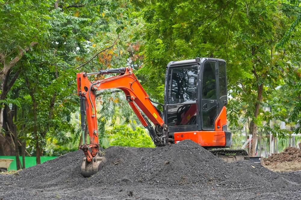 ミニショベルによる掘削作業